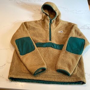 Men’s Northface pull over fleece jacket